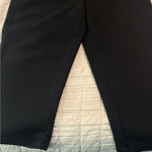 Women's Black Stretch Capris - Sleek Everyday Fit